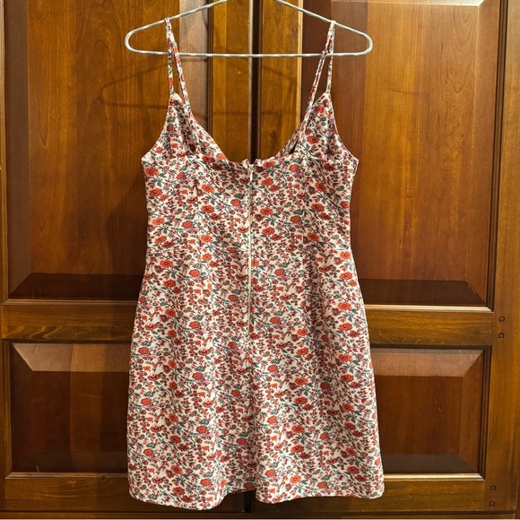 NWT Abercrombie & Fitch Twist-Front Cutout Mini Floral Dress Size Medium - Picture 5 of 16